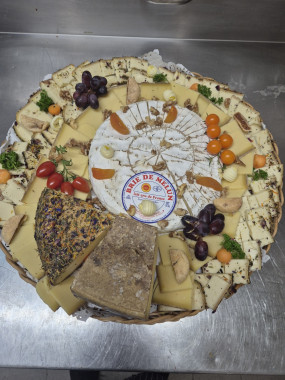 Plateau de fromages fermiers yc SALADES