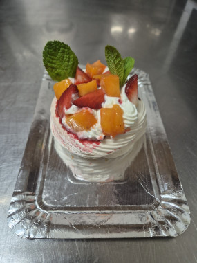 Pavlova aux fruits frais